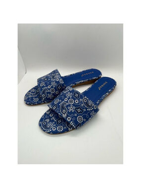Bamboo Women's Blue Bandana Print Flat Sandals Size 6